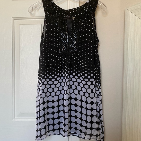 Black and white top - Picture 4 of 6